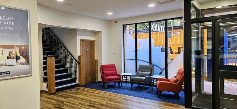 Travelodge Belfast Central Hotel