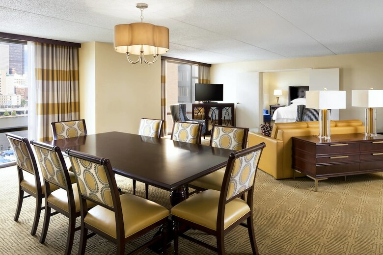 Sheraton Pittsburgh Hotel At Station Square