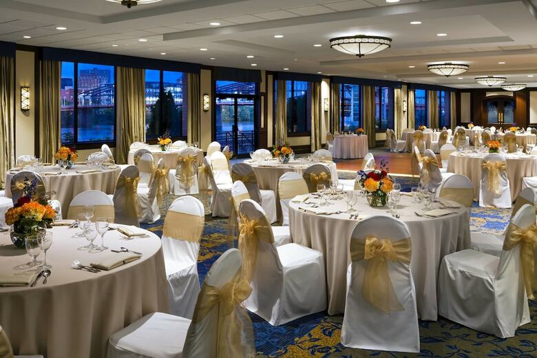 Sheraton Pittsburgh Hotel At Station Square