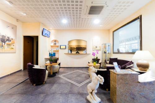 Hotel Logis Le Cours