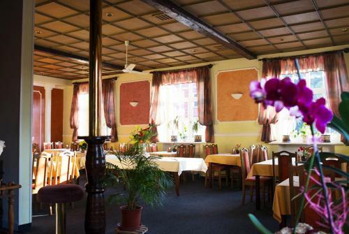 Hostal Restaurant Pension L-club