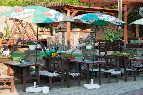 Hostal Restaurant Pension L-club