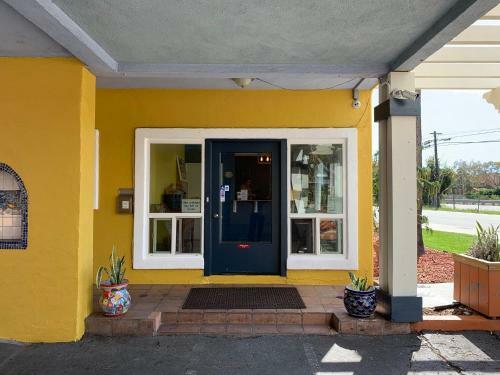 Motel Sandyland Reef Inn