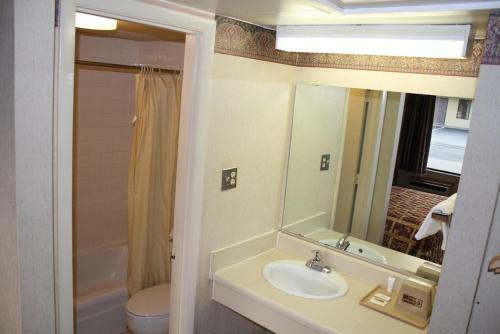 Hotel Budget Host Inn Bristol