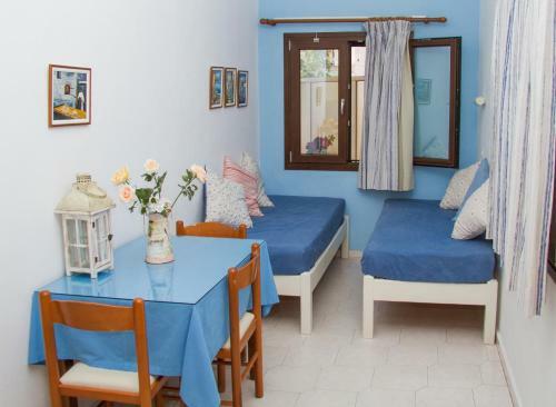 Zorbas Studios & Apartments