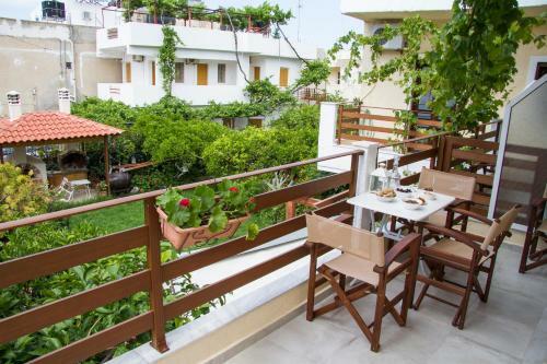 Zorbas Studios & Apartments