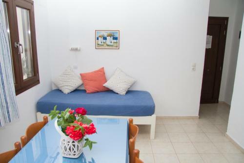 Zorbas Studios & Apartments