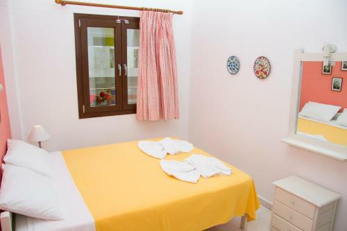Zorbas Studios & Apartments
