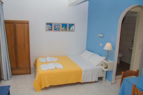 Zorbas Studios & Apartments