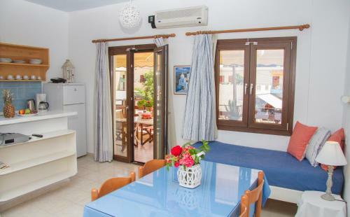 Zorbas Studios & Apartments