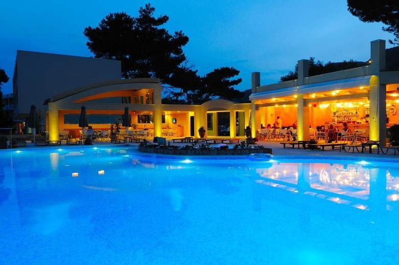 Akrotiri Hotel