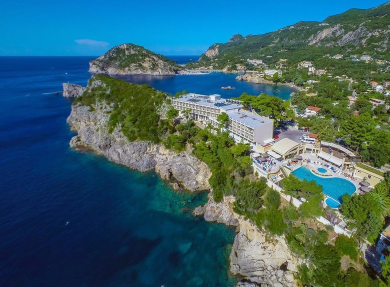 Akrotiri Hotel