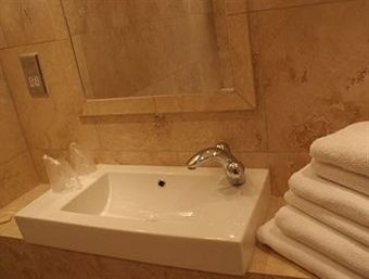 Hostal Sir William Fox Hotel