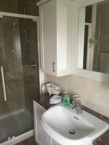 Downsfield Bed And Breakfast