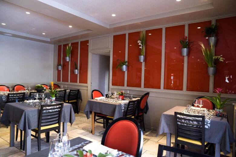 Hotel Azal�es