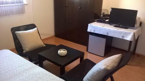 Hostal Nikolina Rooms