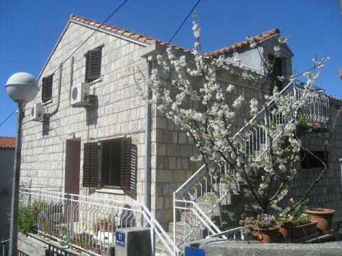 Hostal Nikolina Rooms