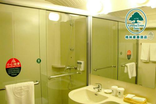 Greentree Inn Shanghai Caoan Road Textile Express Hotel