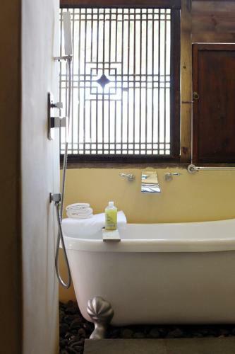 Bed & Breakfast Breezehill Residence