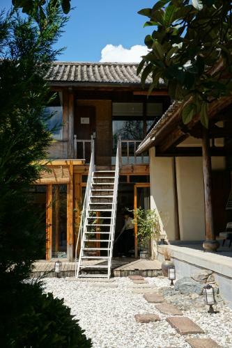 Bed & Breakfast Breezehill Residence
