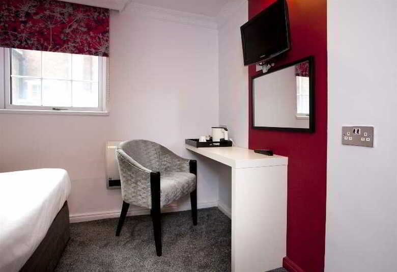 St James Hotel
