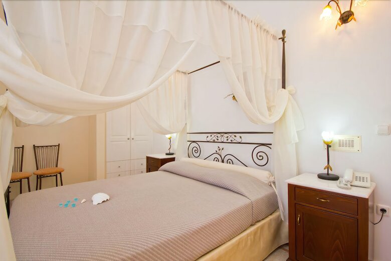 Epavlis Hotel