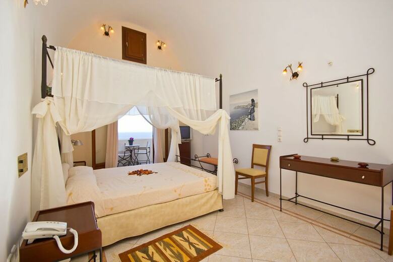 Epavlis Hotel