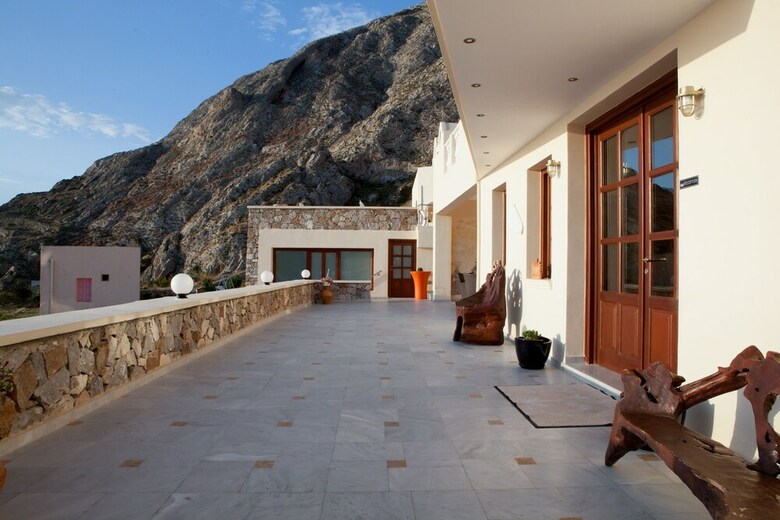 Epavlis Hotel