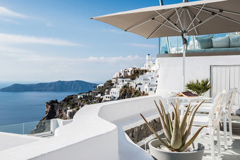 Hotel On The Rocks