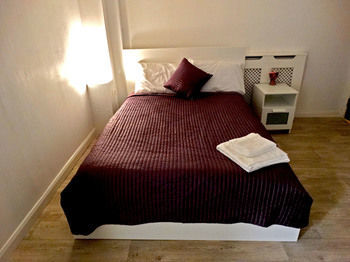 Hostal Ava Residence