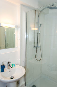 Hostal Ava Residence