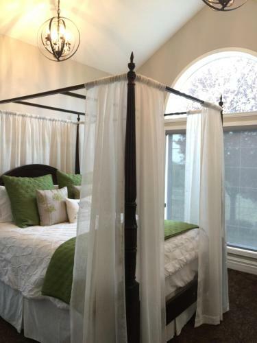 The Stone Gate Inn Bed & Breakfast