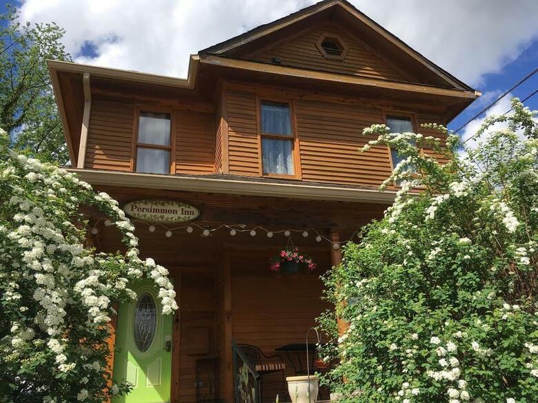 Posada Persimmon Inn