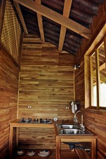 Macaw Lodge