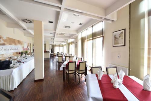 Aviator Hotel