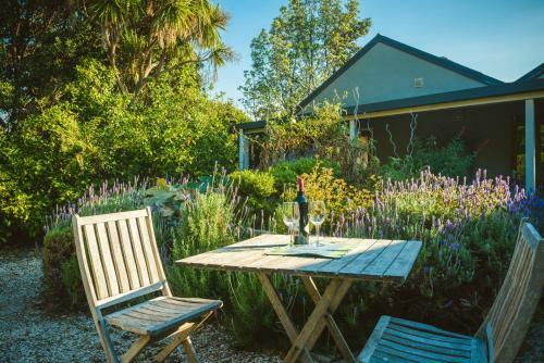 Hostal The Moorings Studio Apartments