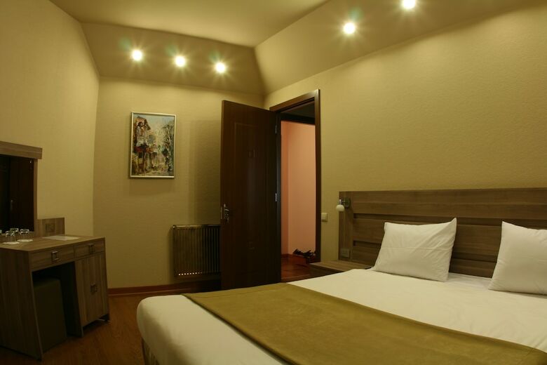 Savaneti Hotel