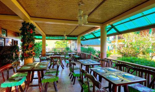 Hotel Lally And Abet Beach Cottages