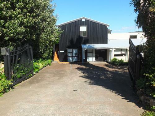 Le Chalet Waiheke Apartments