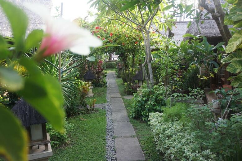 Hostal Puri Pandan Restaurant And Bungalow