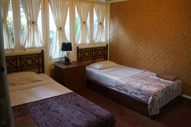 Hostal Puri Pandan Restaurant And Bungalow