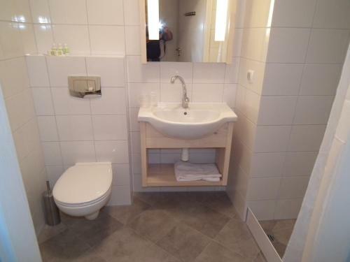 Hostal 5a Hotel Services