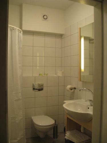 Hostal 5a Hotel Services