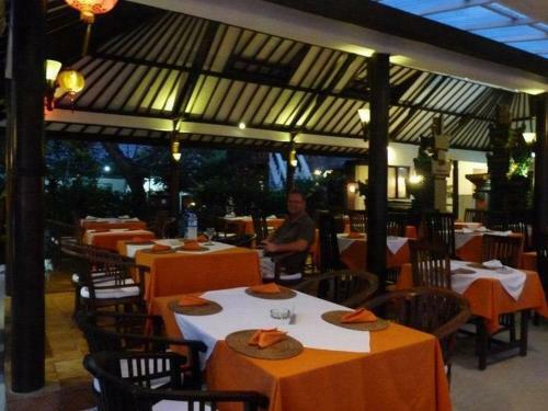 Anom Beach Hotel