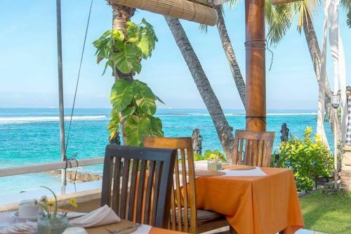 Anom Beach Hotel