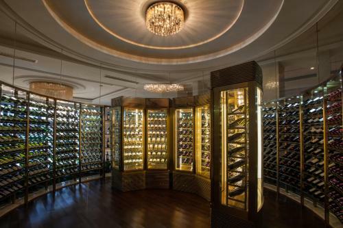 Classical Plaza Hotel