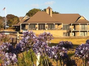 Hostal Swan Lake Guest House