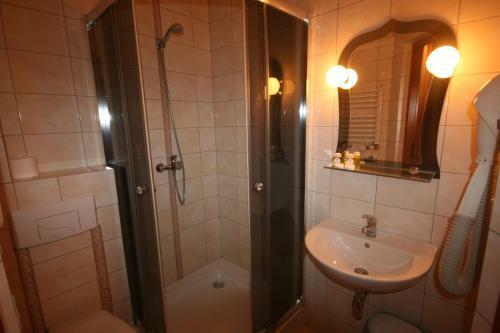 Hotel Dw�r Ostoia