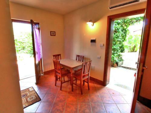Hostal Holiday Home Flor Parghelia