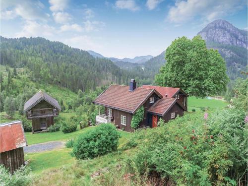 Holiday Home Kviteseid �sgrendvegen